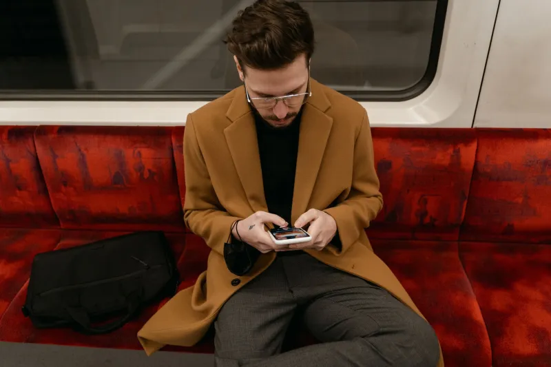 Tiny Screens, Massive Hooks: The Secret Formula Behind Mobile City Builders